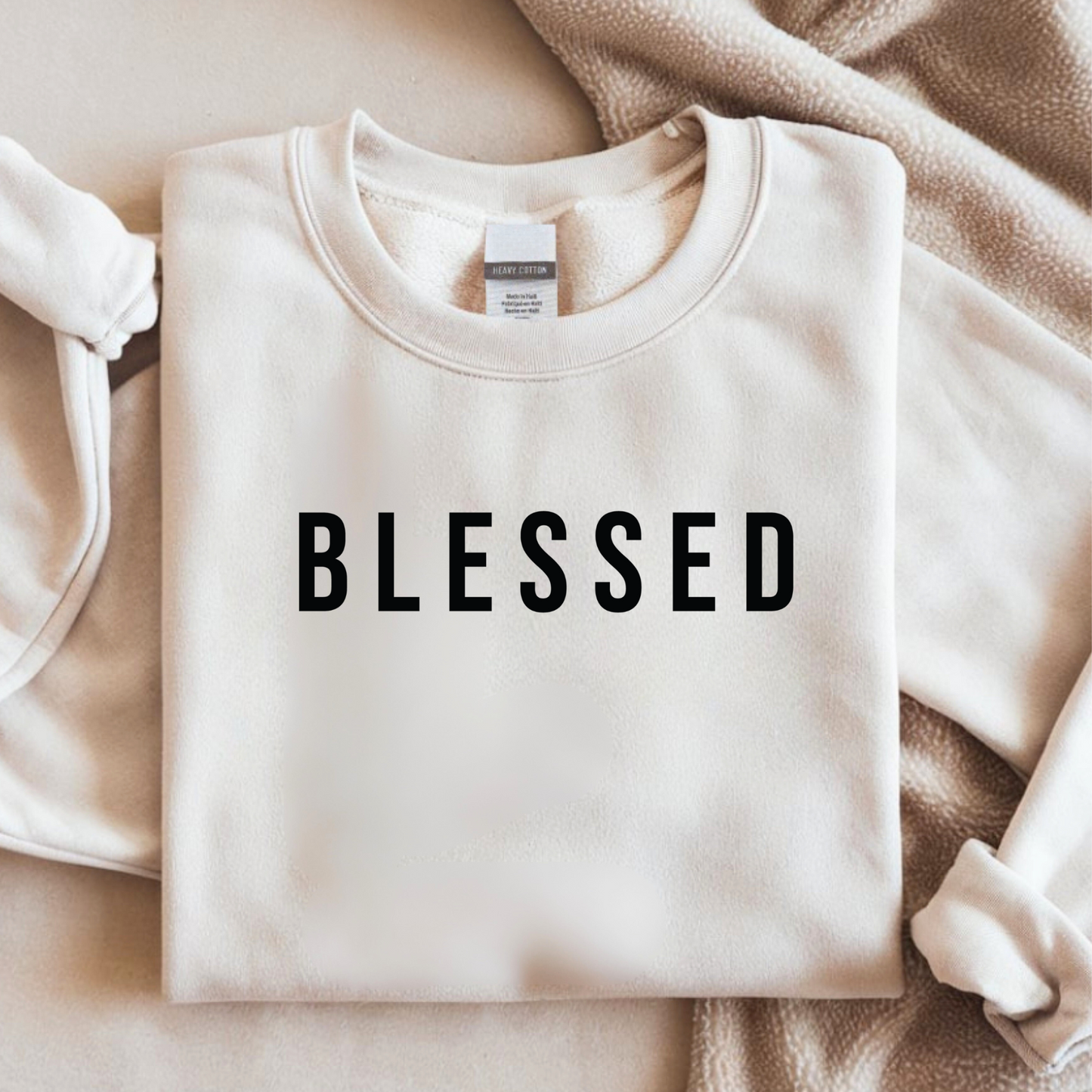 Bügelbild mit Schriftzug "Blessed" in schwarzer Blockschrift zum Aufbügeln