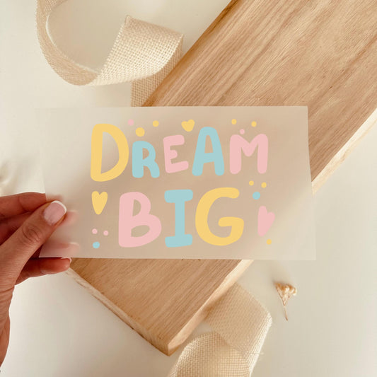 Bügelbild „Dream Big“ – Bunter Schriftzug mit Herzen zum Aufbügeln für Kinder - Pink/Gelb-Orange/Blau -Eternity 