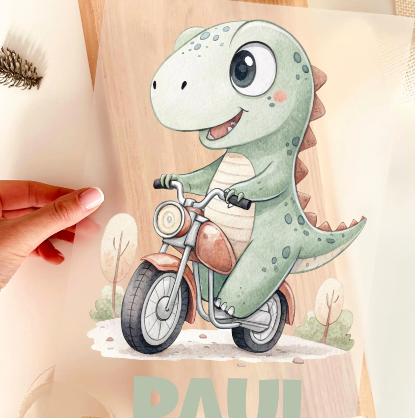 Bügelbild Dinosaurier personalisiert – Dino Motorrad mit Name Jungen