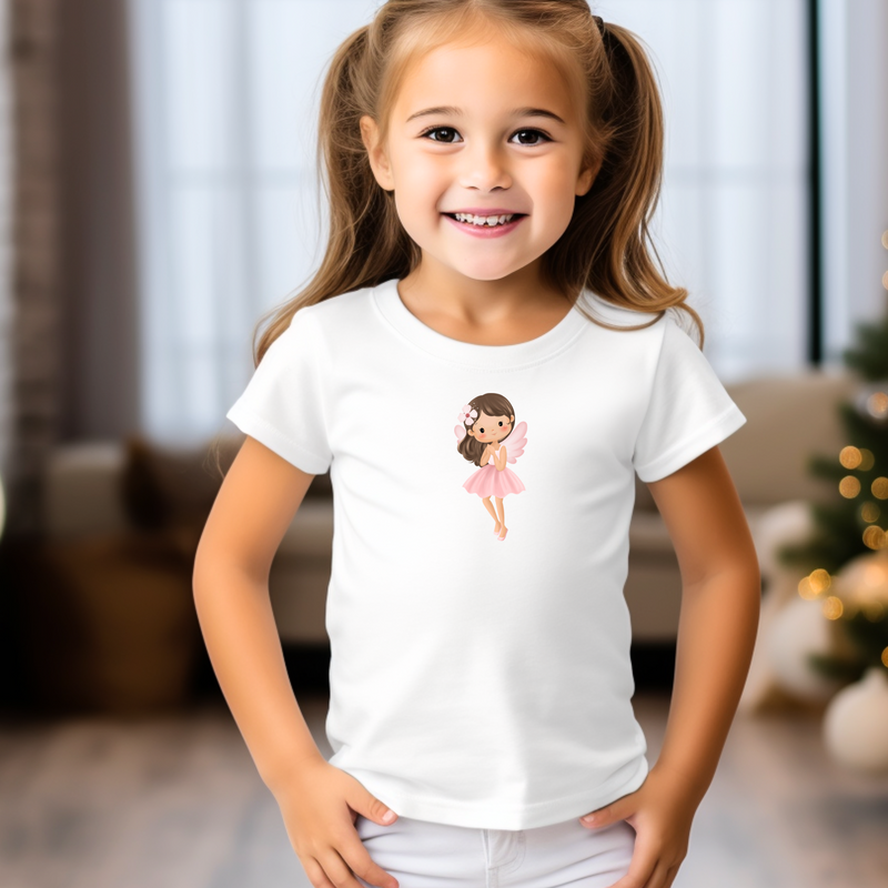 Großes Bügelbild für Mädchen mit einer Fee mit braunen Haaren, einer rosa Blume im Haar und einem rosa Kleid. Perfekt für kreative Kinderkleidung und Textilien.