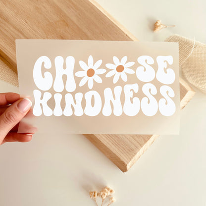 Bügelbild mit Schriftzug "Choose Kindness" im Retro-Stil mit Blumen-Details in Weiß