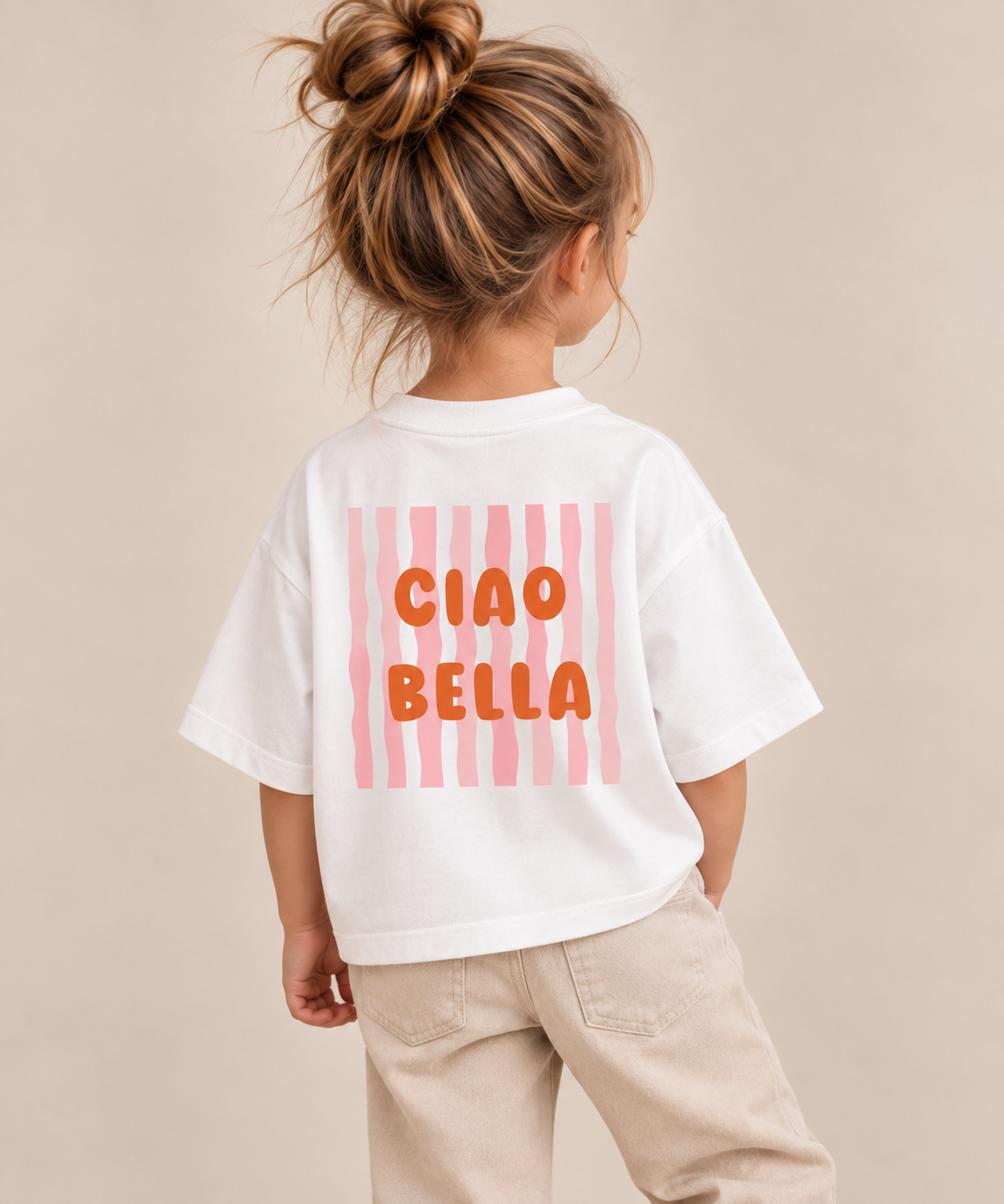 Bügelbild Ciao Bella in Orange und Rosa auf weißem Kinder T-Shirt