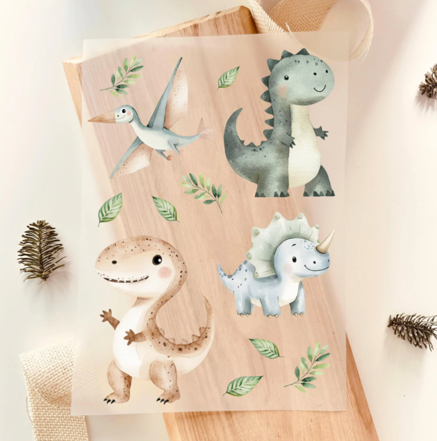 Bügelbild-Set mit verschiedenen Dinosauriern im Aquarell-Stil zum Aufbügeln für Kinder