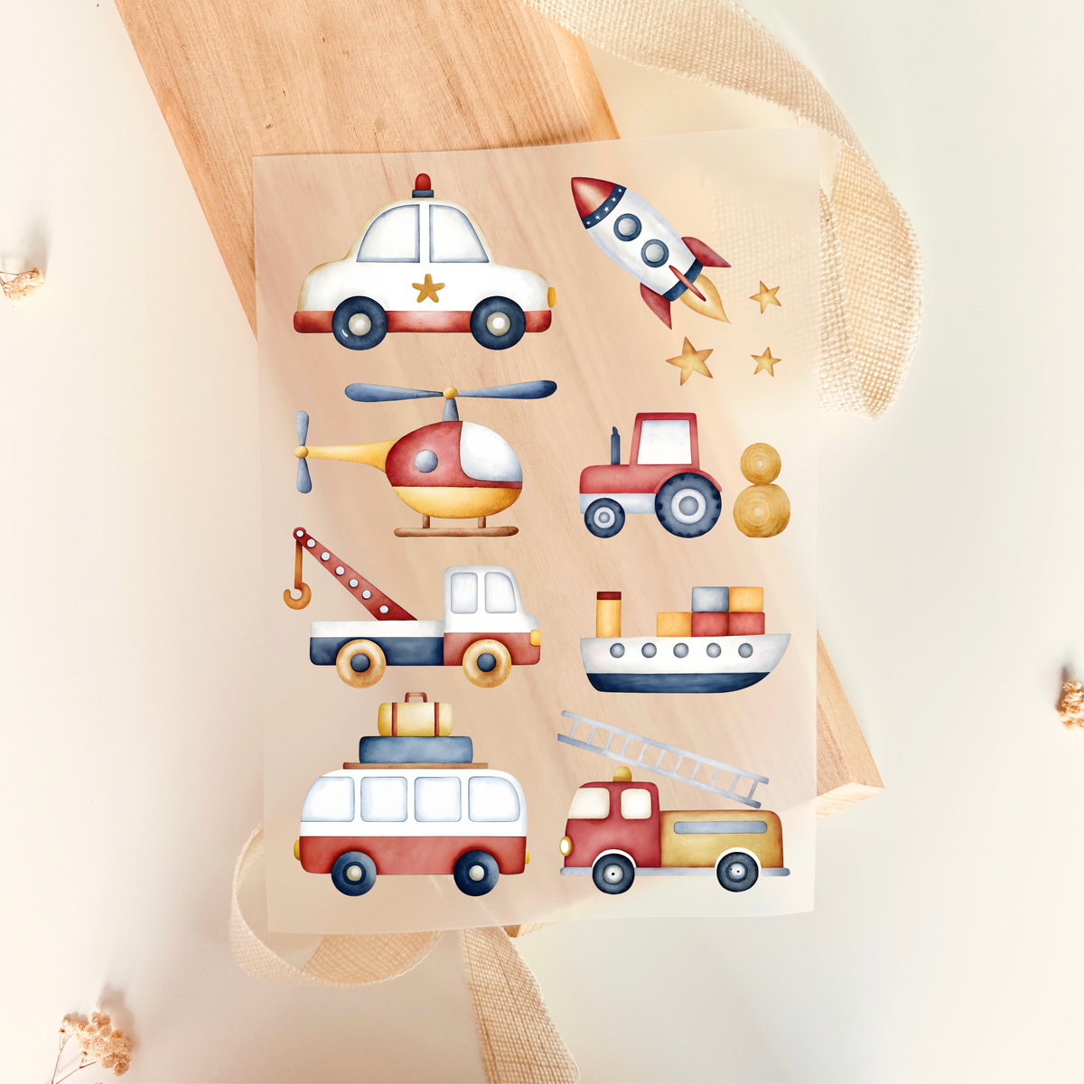 Bügelbild-Set mit Fahrzeugen wie Polizeiauto, Rakete, Hubschrauber, Traktor und Feuerwehrauto in Rot und Blau für Kinder