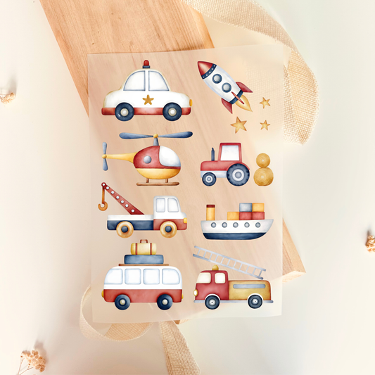 Bügelbild-Set mit Fahrzeugen wie Polizeiauto, Rakete, Hubschrauber, Traktor und Feuerwehrauto in Rot und Blau für Kinder
