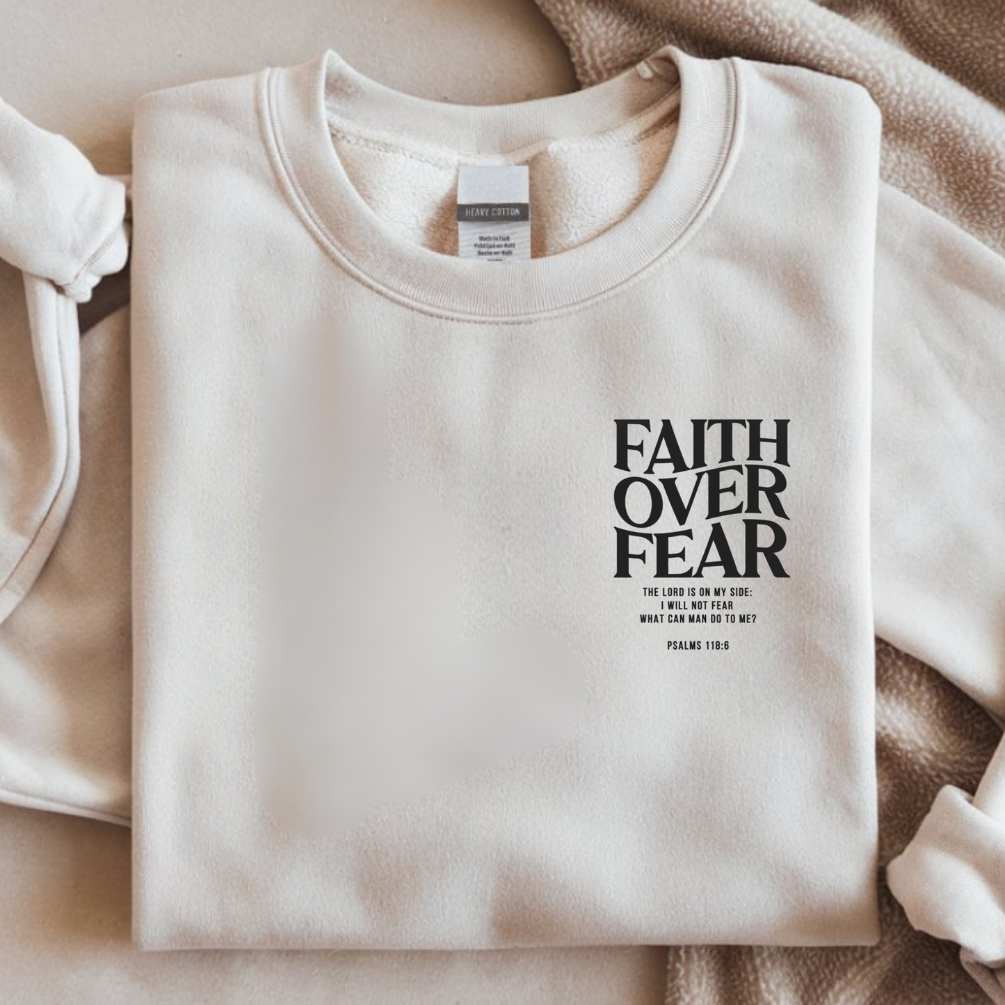 Bügelbild mit Schriftzug "Faith Over Fear" als kleines Motiv zum Aufbügeln