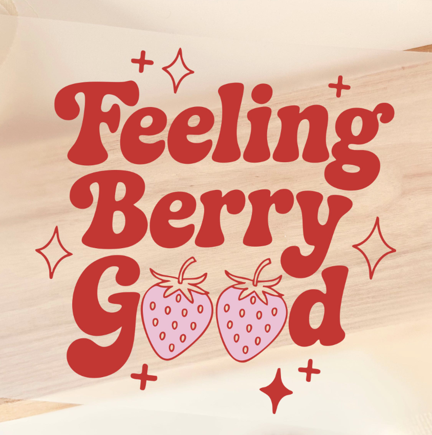 Bügelbild Feeling Berry Good Erdbeere Schriftzug Retro Rot Rosa Nahaufnahme