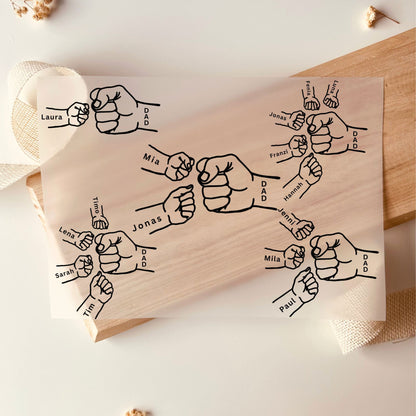 Bügelbild mit personalisiertem Faustgruß-Motiv und individuellen Namen für Familie zum Aufbügeln