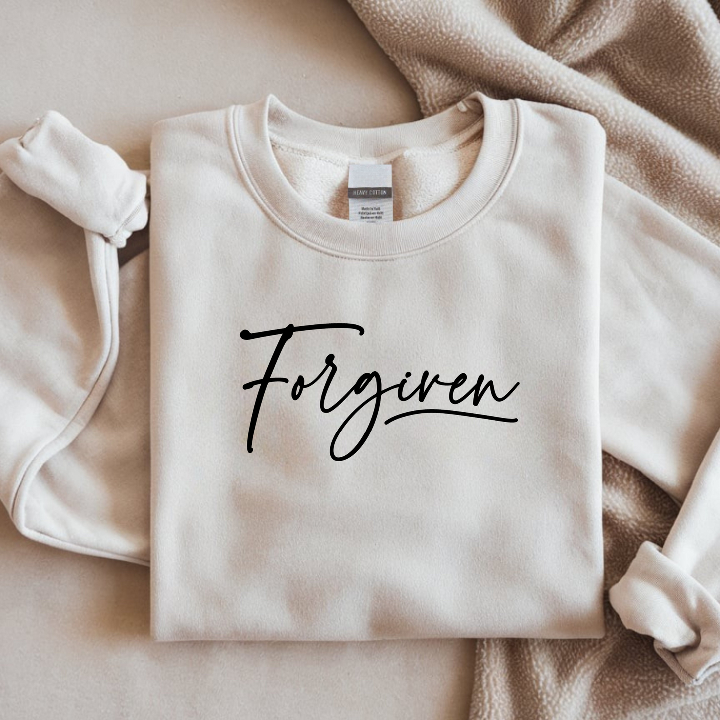 Bügelbild mit Schriftzug "Forgiven" in eleganter Schreibschrift zum Aufbügeln