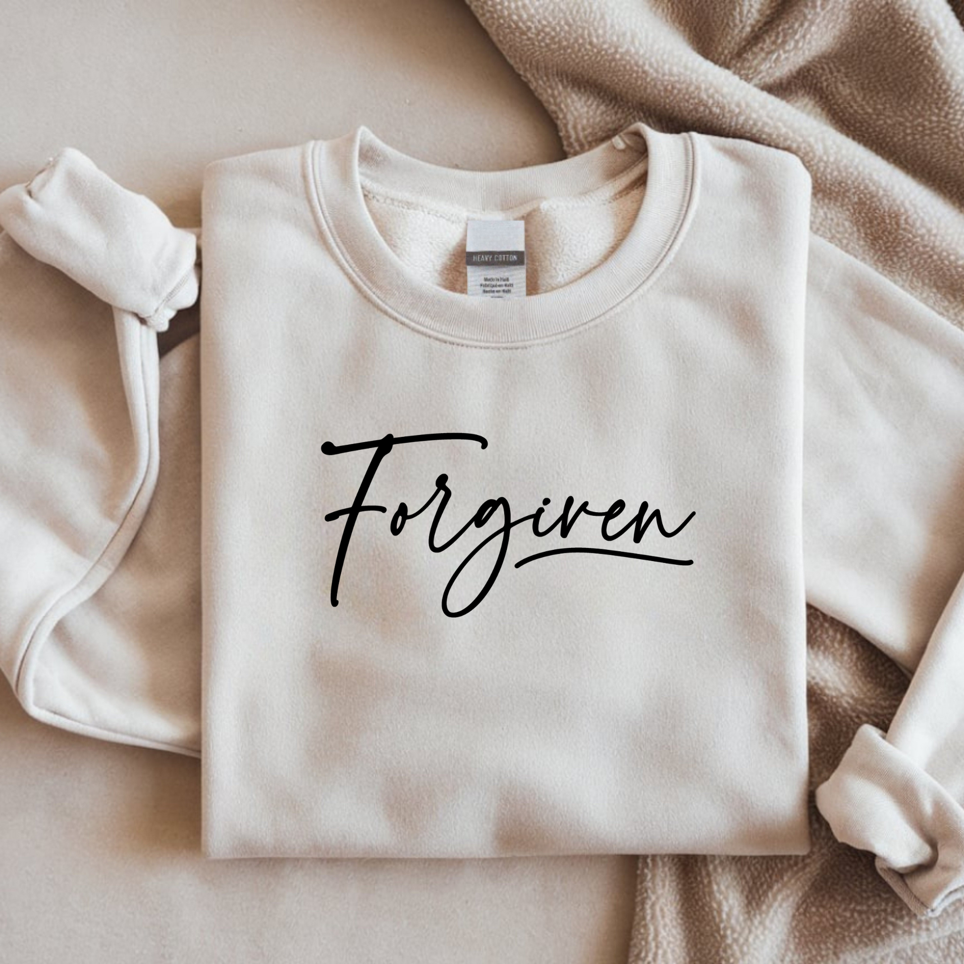 Bügelbild mit Schriftzug "Forgiven" in eleganter Schreibschrift zum Aufbügeln