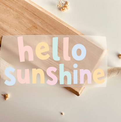 Bügelbild Hello Sunshine Schriftzug Pastell Regenbogenfarben