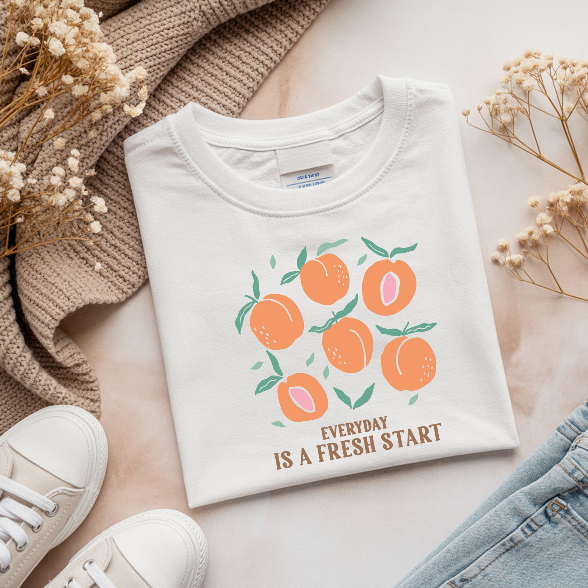 Nahaufnahme eines Bügelbilds mit Pfirsichen und dem Spruch "Everyday is a Fresh Start"
