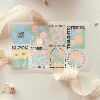 Bügelbild-Set mit positiven Sprüchen wie "All You Need Is Love", "Bloom" und "Life Is Sweet" sowie floralen Motiven in Pastellfarben