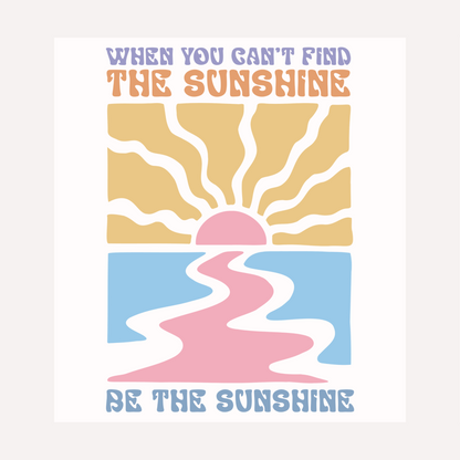 Bügelbild mit Retro-Sonnen-Design und Spruch "When You Can't Find the Sunshine, Be the Sunshine" in Gelb, Rosa und Blau