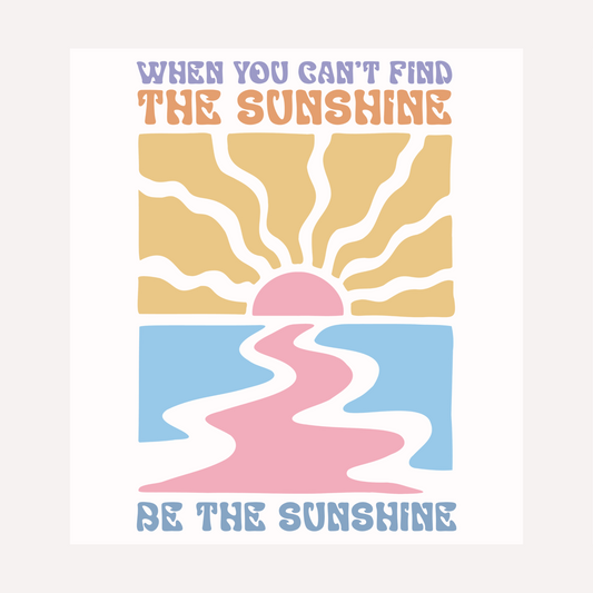 Bügelbild mit Retro-Sonnen-Design und Spruch "When You Can't Find the Sunshine, Be the Sunshine" in Gelb, Rosa und Blau