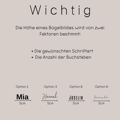 Infografik zu den Größenoptionen eines personalisierten Bügelbilds mit Wunschtext