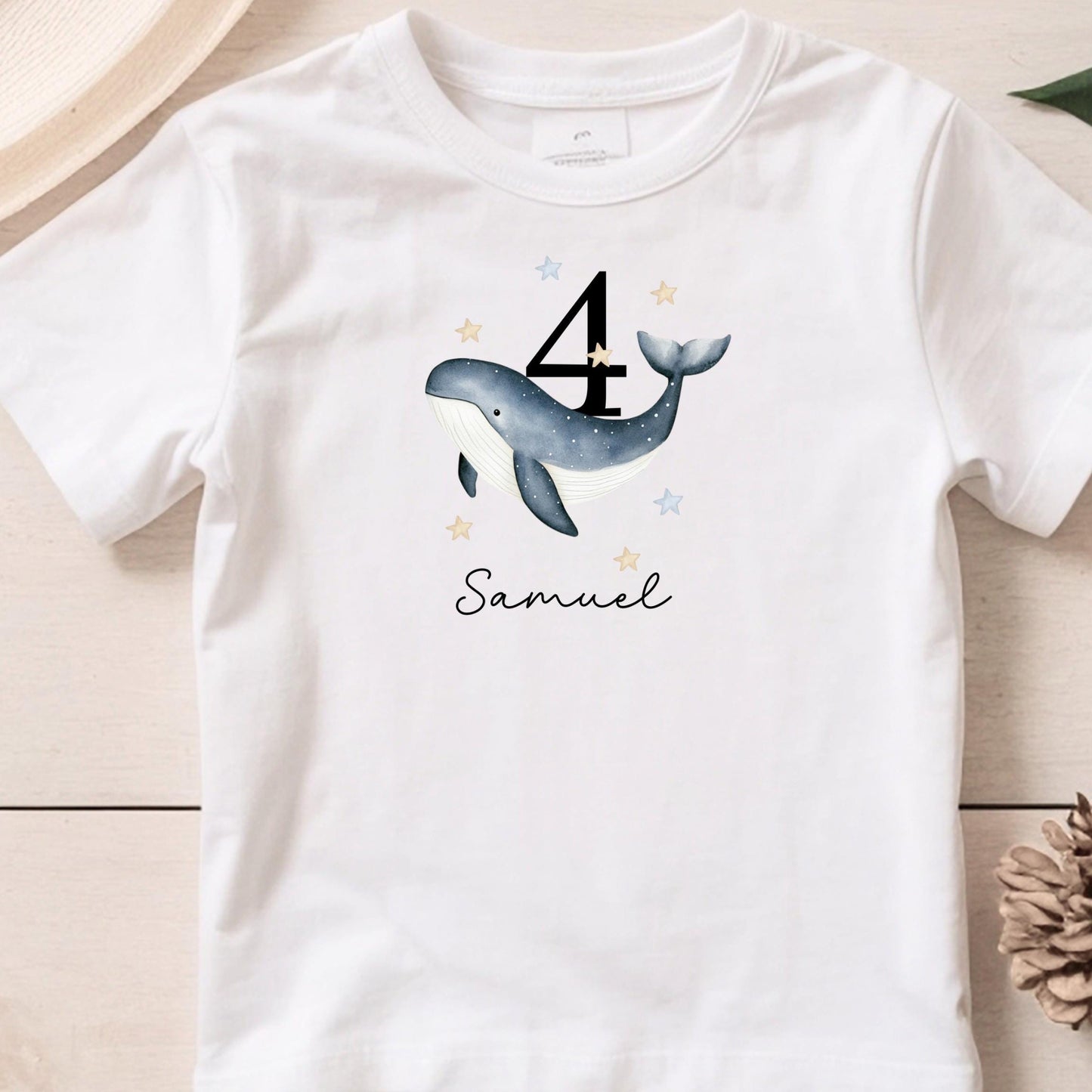 Bügelbild Zahl 4 Wal Aquarell Blau Personalisiert mit Name Klein Jungen Geburtstag