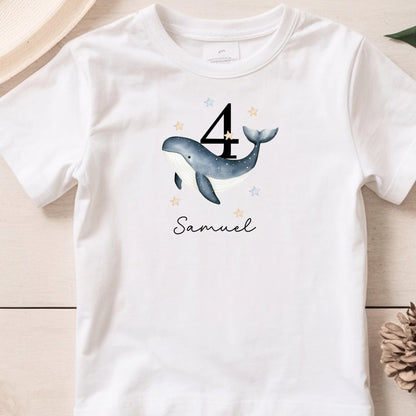 Bügelbild Zahl 4 Wal Aquarell Blau Personalisiert mit Name Klein Jungen Geburtstag